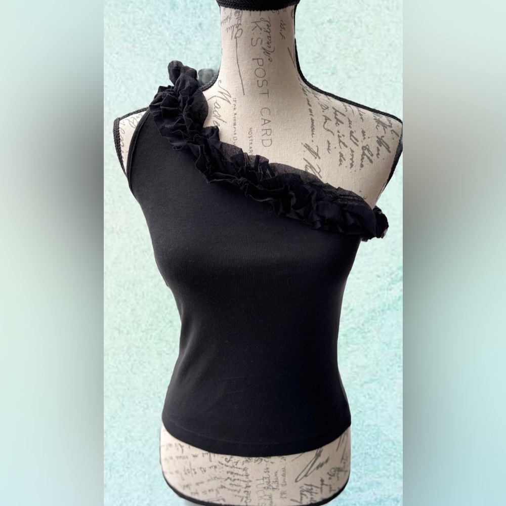 One-shoulder Cotton Tank Top with Ruffle Detail
Small
Like New